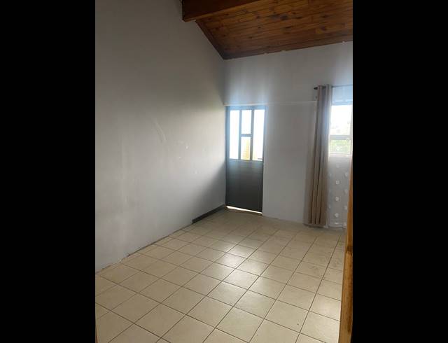 6 BEDROOM HOUSE FOR SALE IN CLARE ESTATE